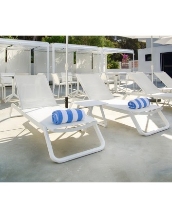 Conjunto 2 Tumbonas Vila + Mesa Auxiliar Vila Table Ezpeleta Para Piscina y Jardín